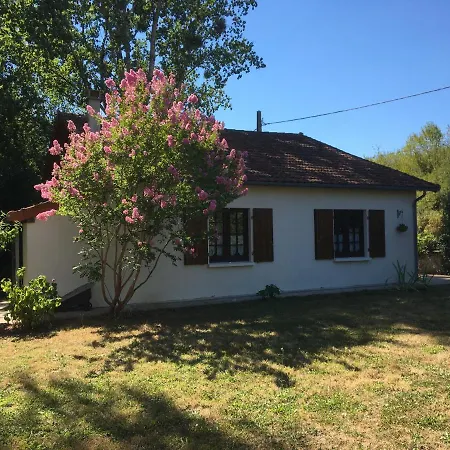 Les Bruyeres Apartman Montbron